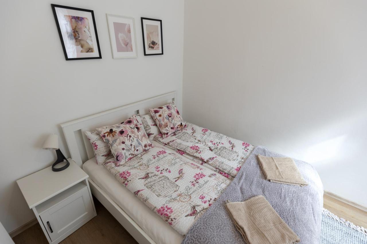 Emily'S Lovely Place Budapest Ngoại thất bức ảnh