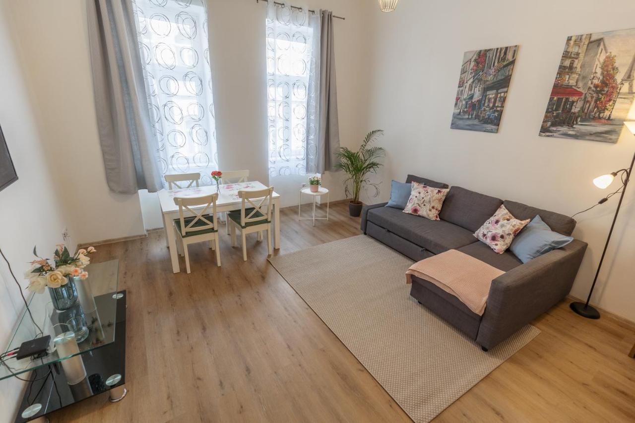 Emily'S Lovely Place Budapest Ngoại thất bức ảnh